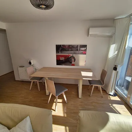 Luxury Penthouse 15 Min To Wiesn With Parking, Balcony *